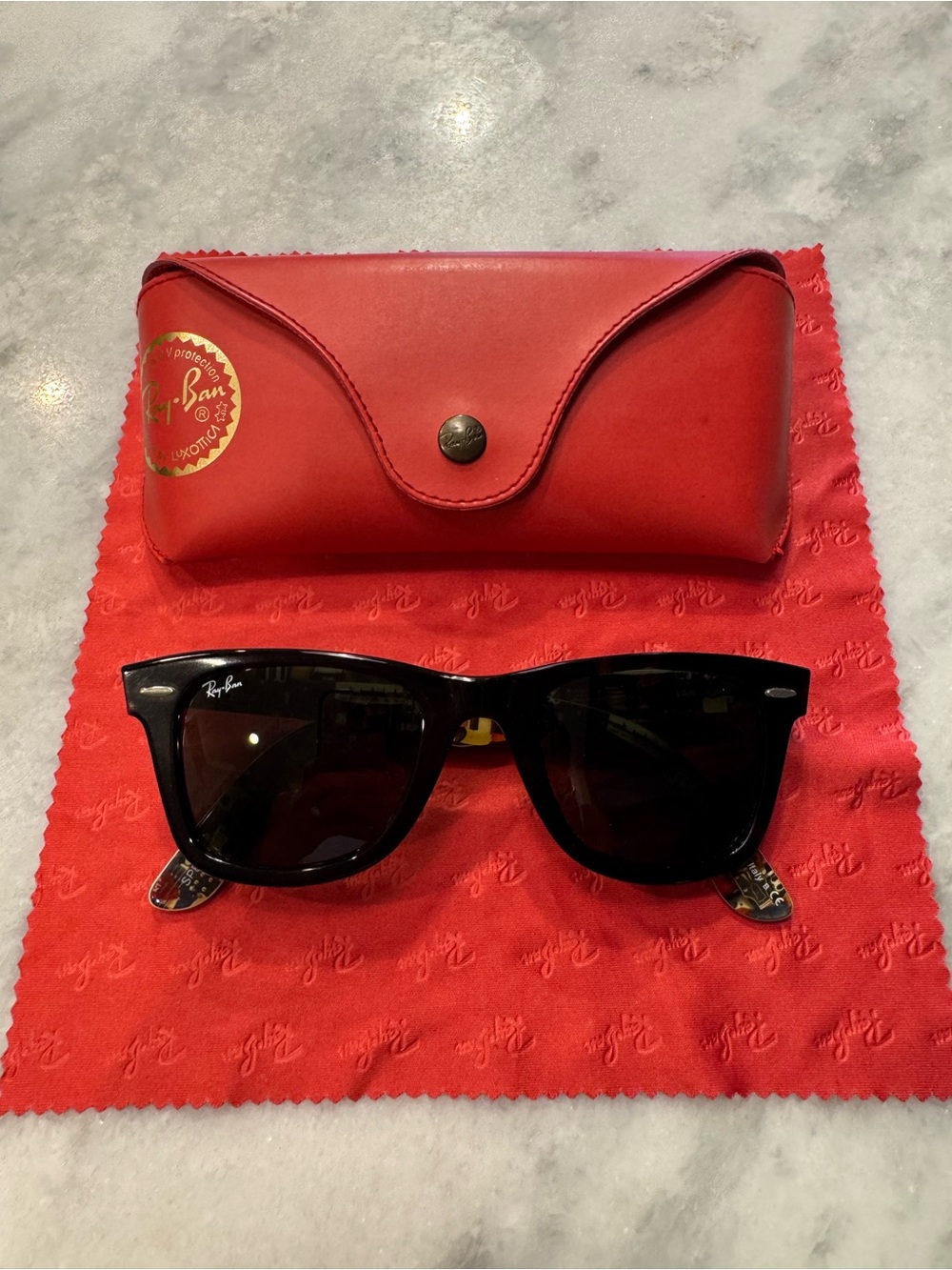 Ray-Ban Wayfarer Sunglasses with Red Case